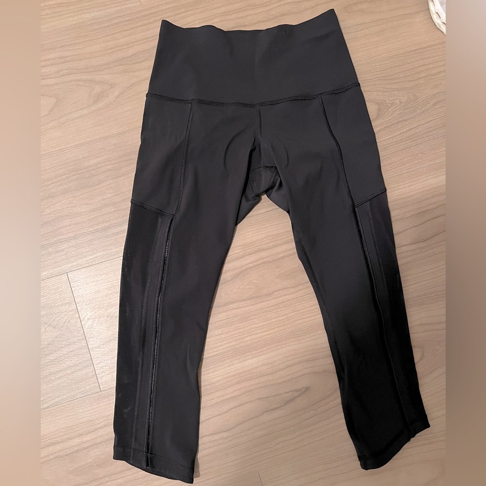 Lululemon Womens Vent It Out Crop Leggings